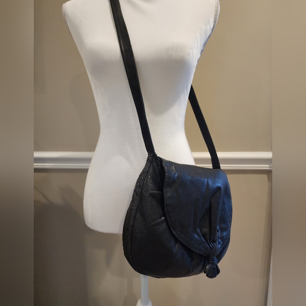 Elegant Black Leather Shoulder Bag